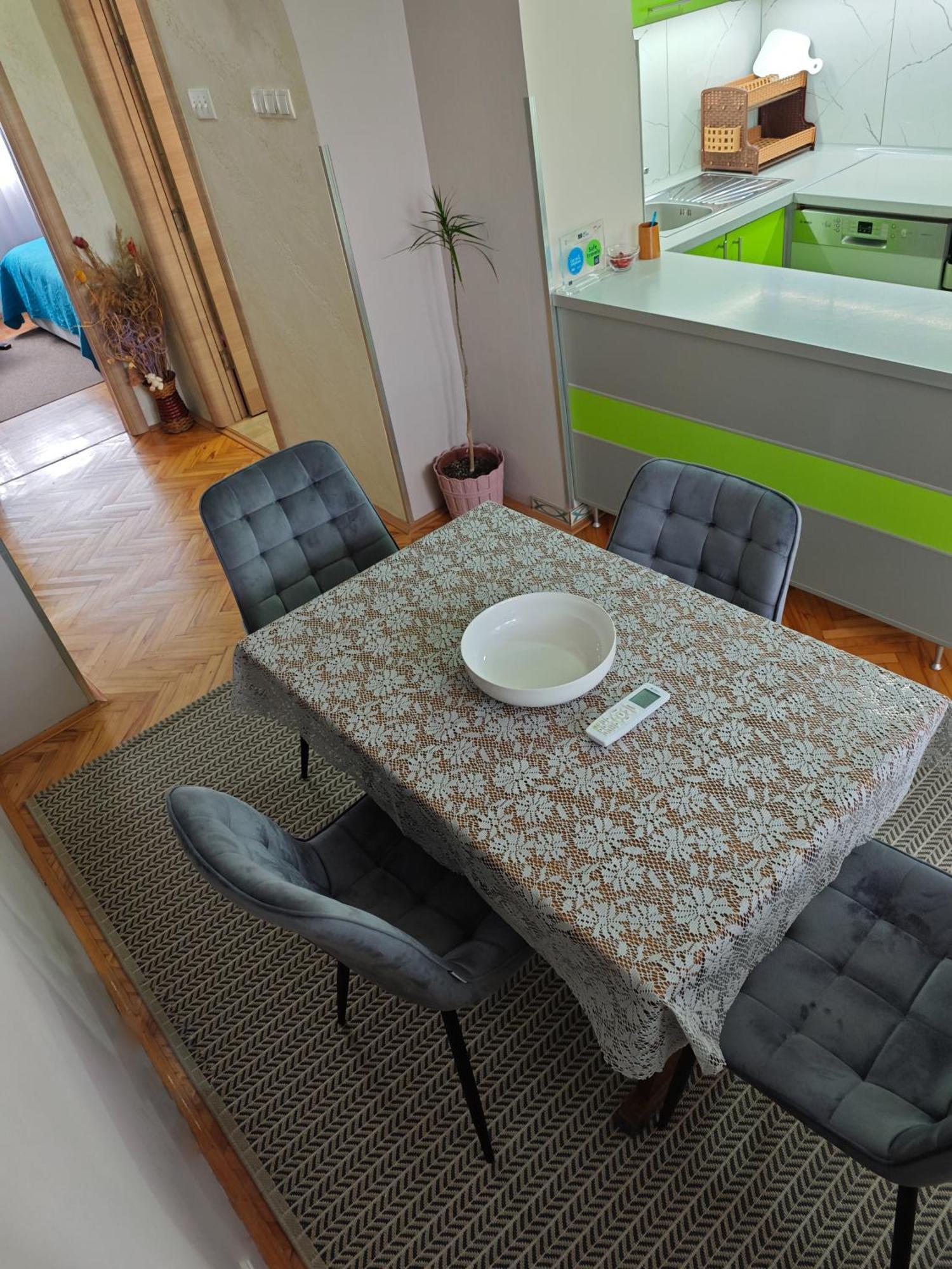 Apartman Julija Donji Milanovac Eksteriør bilde